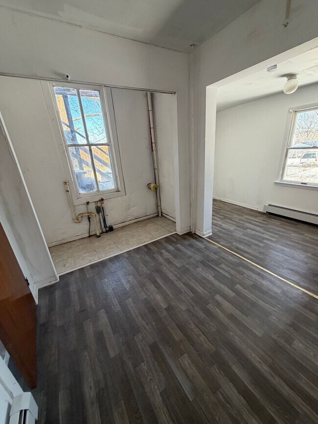 Building Photo - 49 S Front St