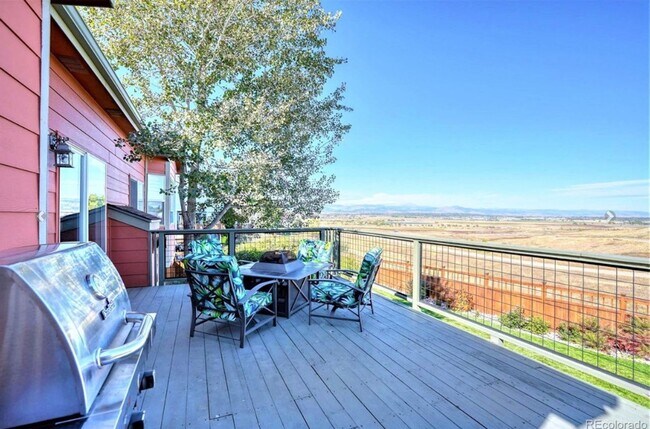 Building Photo - Elegant 4-Bedroom, 3 bathroom Home with Fi...