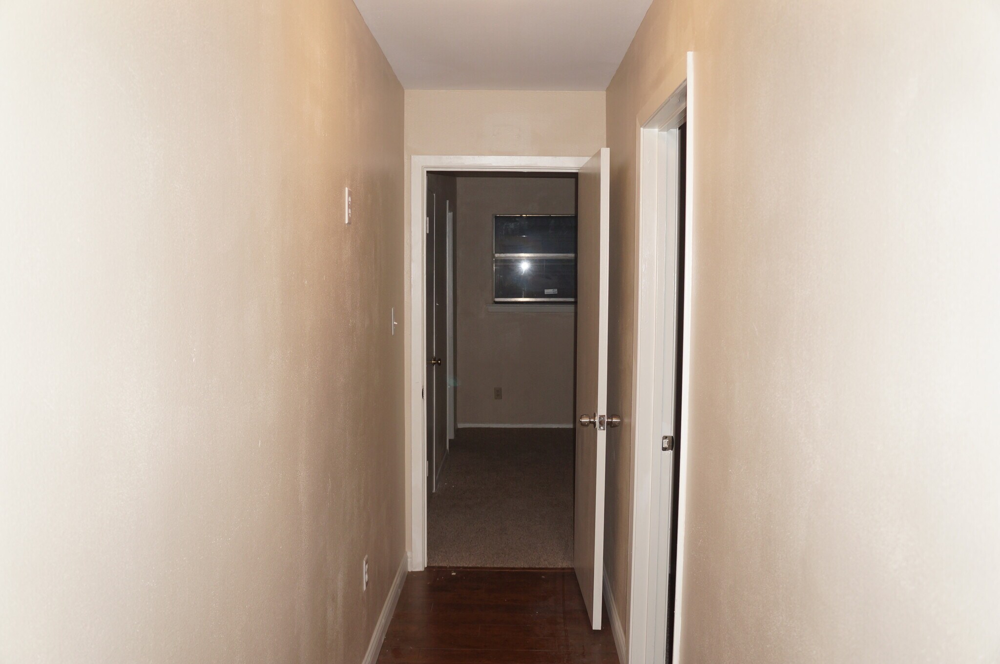 Hallway to 2nd & master bedroom - 5428 Topper Drive