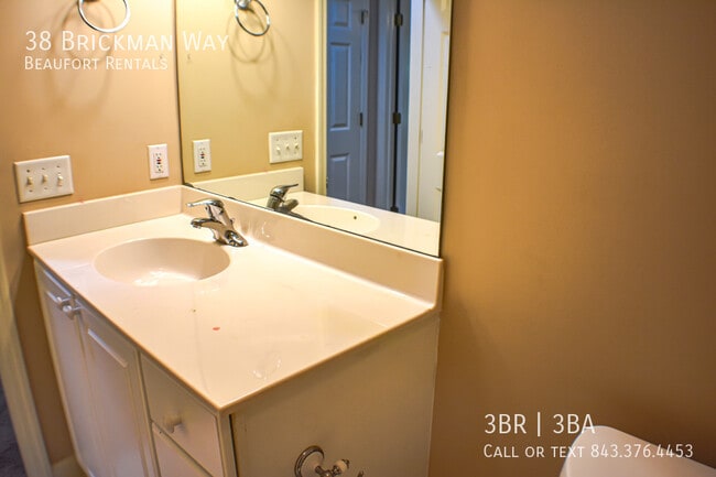 Building Photo - 38 Brickman Way