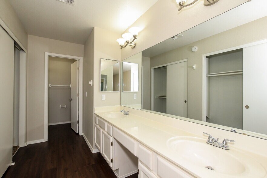Building Photo - 3630 W Escuda Dr