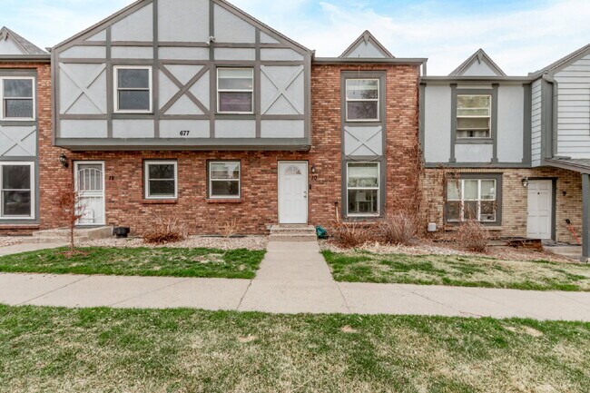 Building Photo - Lovely Three bed / Two bath for rent