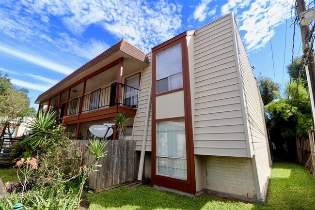 Building Photo - 5929 Queensloch Dr