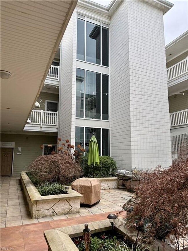 Building Photo - Coastal Comfort: Spacious 2-Bedroom Condo Retreat in Virginia Beach