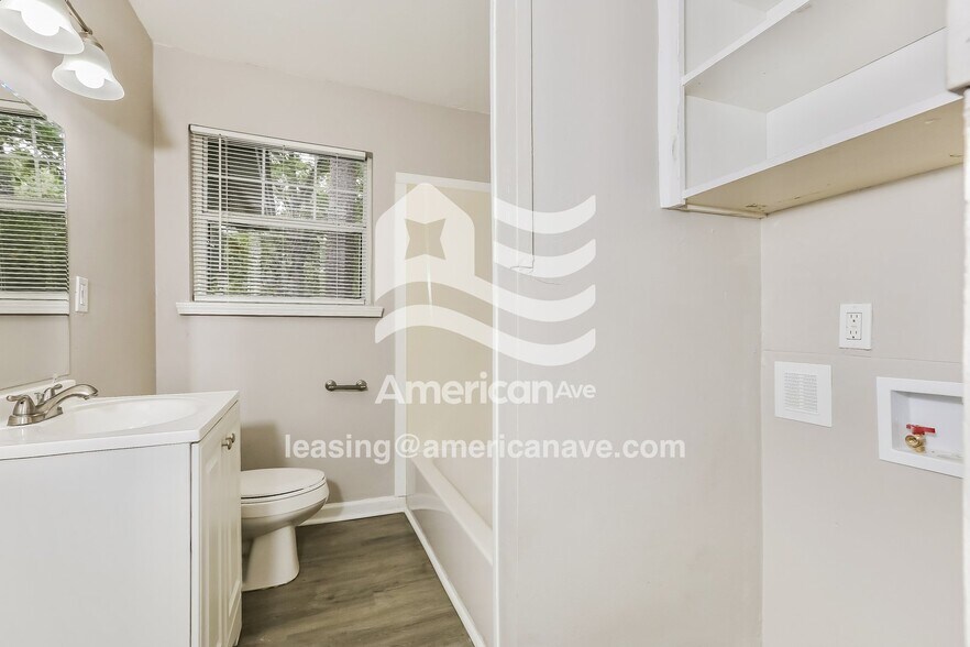 Building Photo - 7212 Knollwood Rd