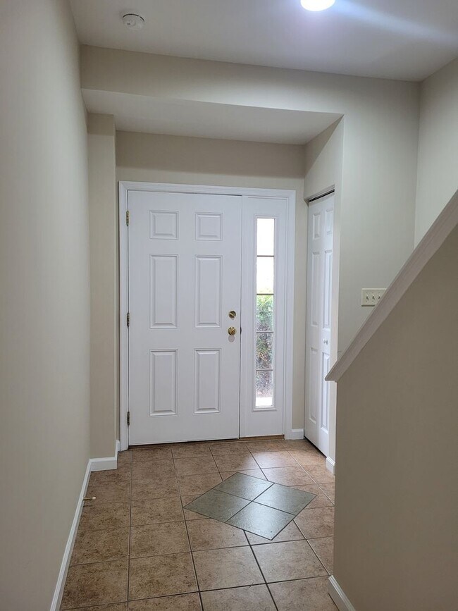 Building Photo - 2029 Powell Dr