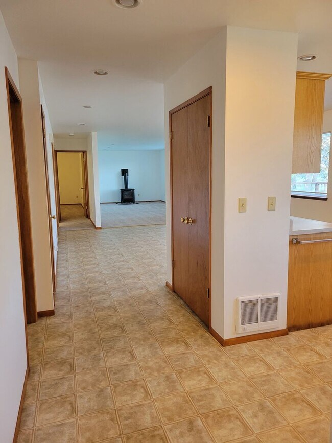 Building Photo - ***PENDING APPLICATION***2 Bed, 1 Bath Beachfront Home For Rent with Stunning Water Views Near Di...