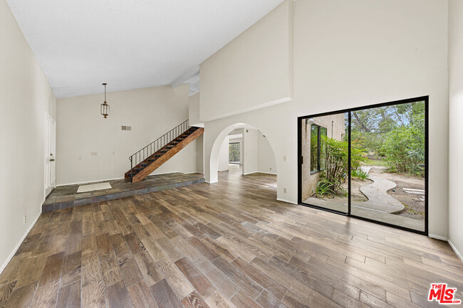 Building Photo - 780 Carriage Cir