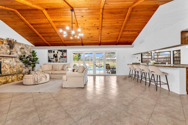 Building Photo - 1006 SE 6th St