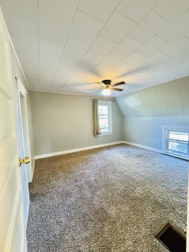 Building Photo - 3-Bedroom Rental Home Just Steps from Downtown! $1650/Month