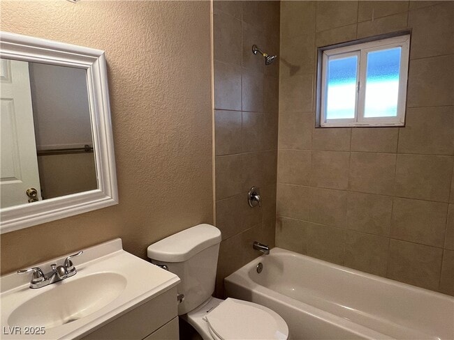 Building Photo - 1128 Greenway Dr