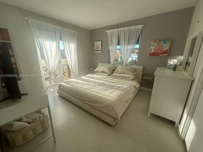 Building Photo - 227 Michigan Ave