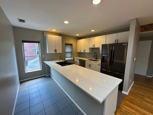 Building Photo - Collins Ave 241-243 MLR