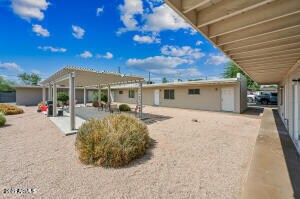 Primary Photo - 3949 E Earll Dr