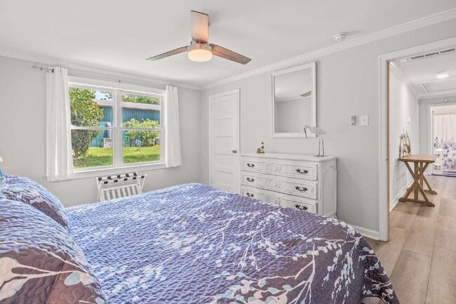 Building Photo - "Charming 3-Bedroom, 2.5-Bath Home Now Ava...