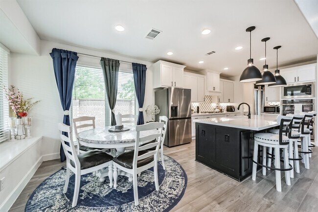 Building Photo - 27208 Starry Oaks Dr