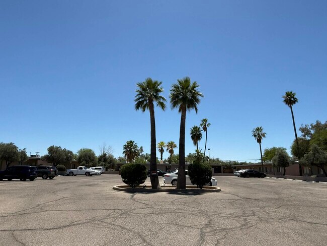 Building Photo - 1518 E Hedrick Dr