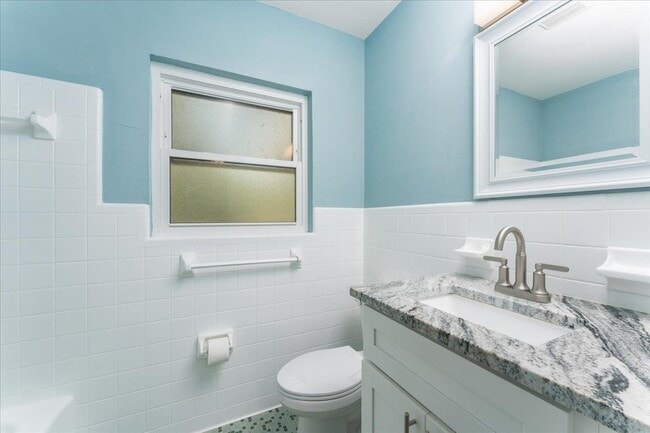 Building Photo - 1707 Hall Dr