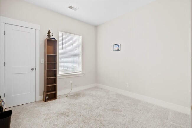 Building Photo - "Charming Townhouse within Carnes Crossroa...