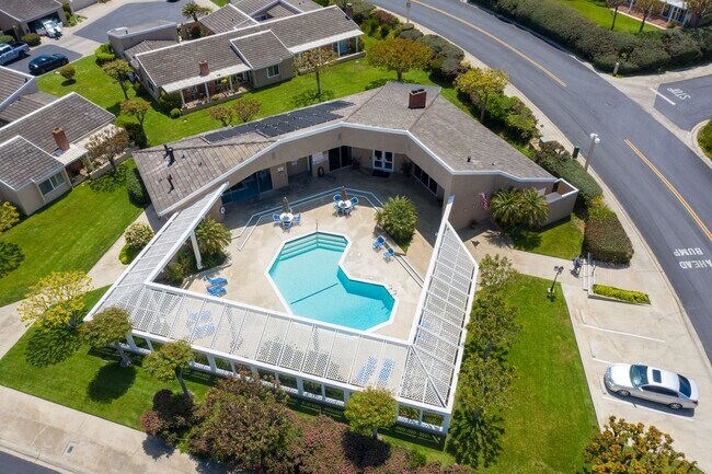 Building Photo - Charming 2 Bedroom Coastal Retreat with Pa...