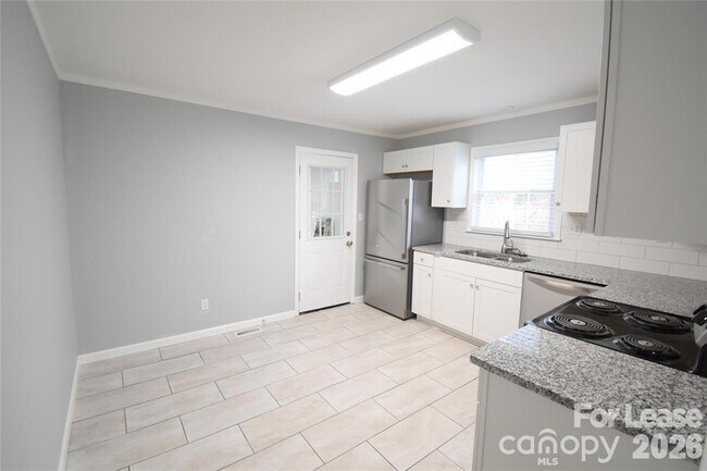 Building Photo - 924 Edgegreen Dr