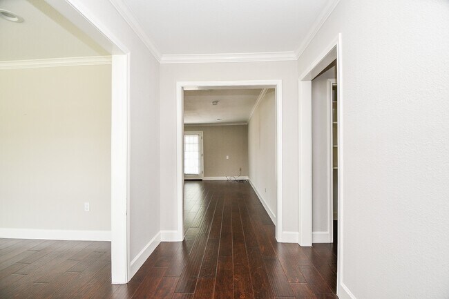 Building Photo - 4310 Woodvalley Dr