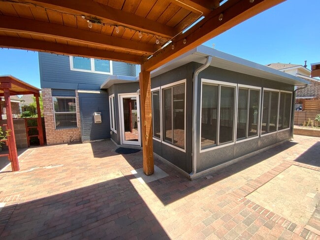 Building Photo - 3 Bedroom Home Available Near Golf Course ...