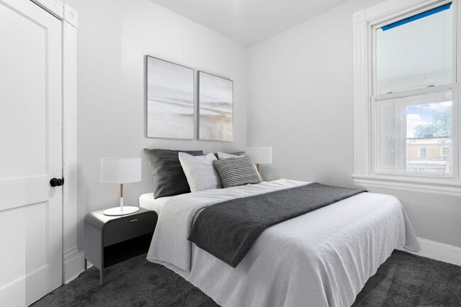 Building Photo - 6923 S Vernon Ave