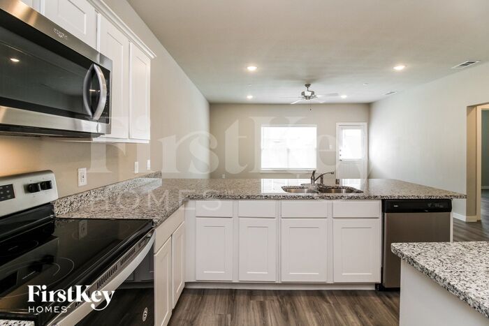 Building Photo - 610 Ava Trl