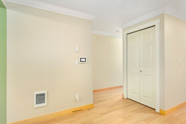 Building Photo - Cozy 2 bedroom, 2 bathroom condo- Federal Way Area