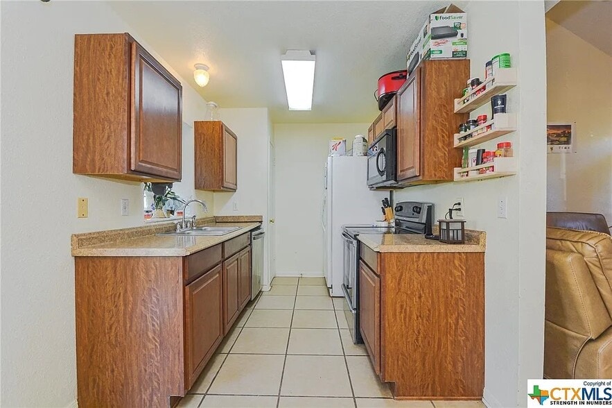Building Photo - 2404 Magnum Cir