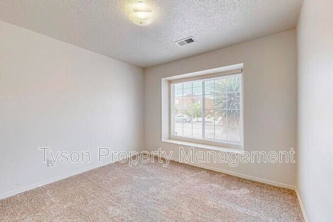 Building Photo - 1817 Sierra Norte Loop NE