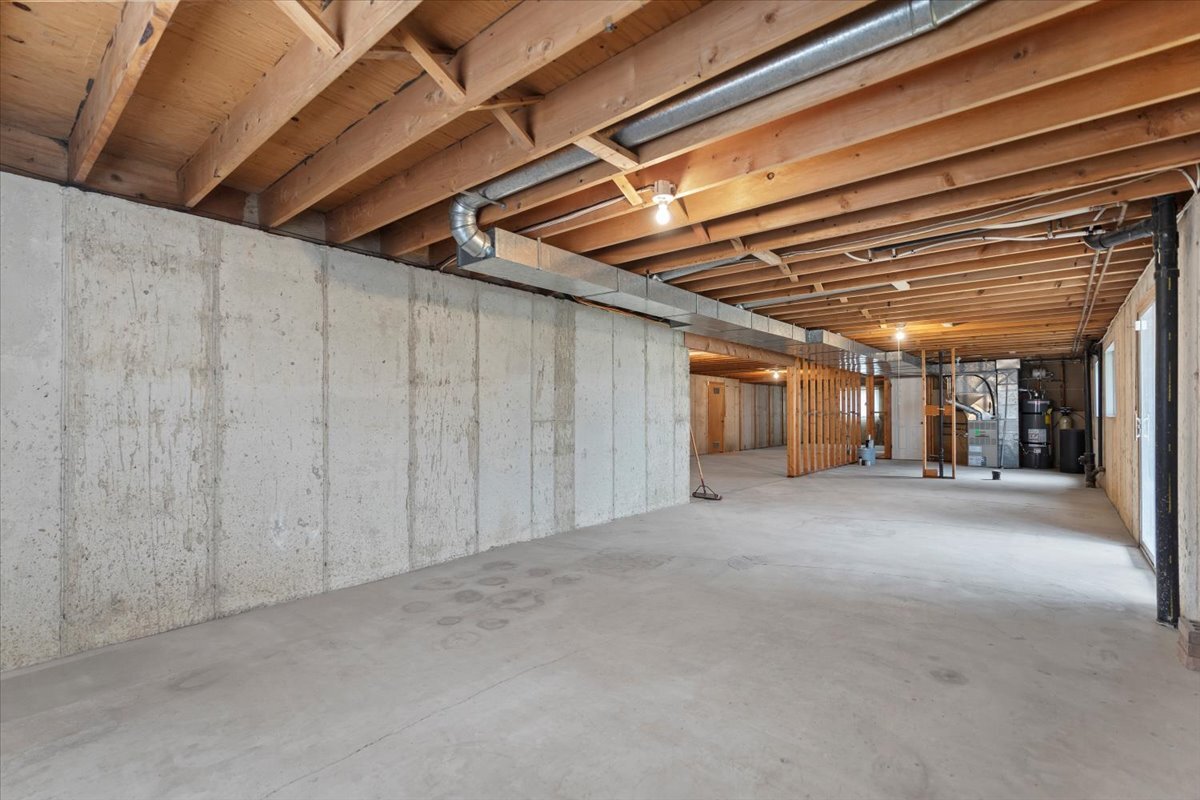 Building Photo - 717 Woodridge Dr