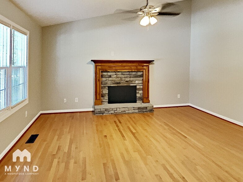 Building Photo - 307 Burton Dr