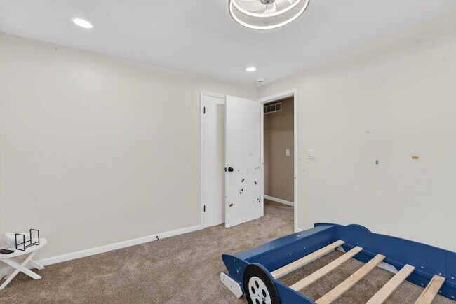 Building Photo - 2091 IL-102