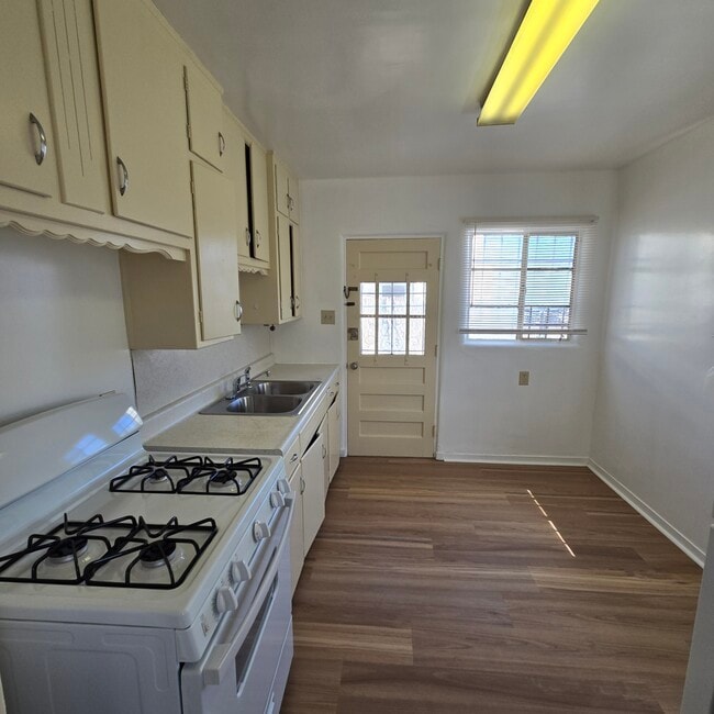 Building Photo - 335 Monroe St NE