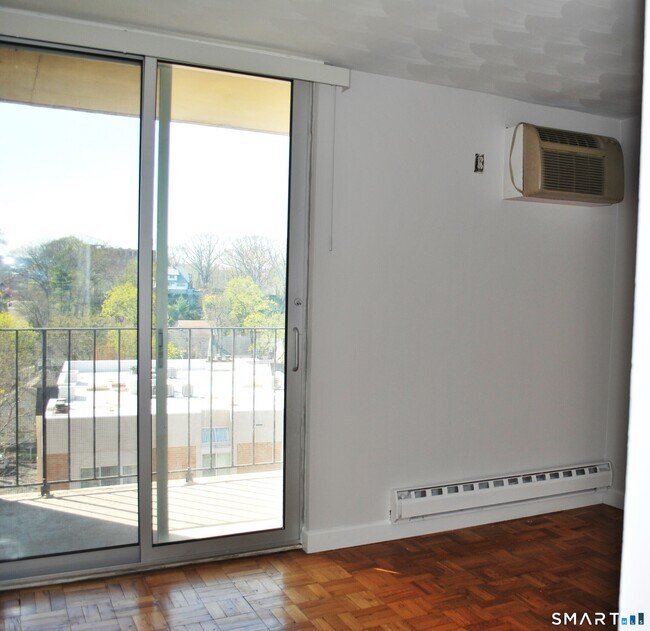 Building Photo - 87 Glenbrook Rd