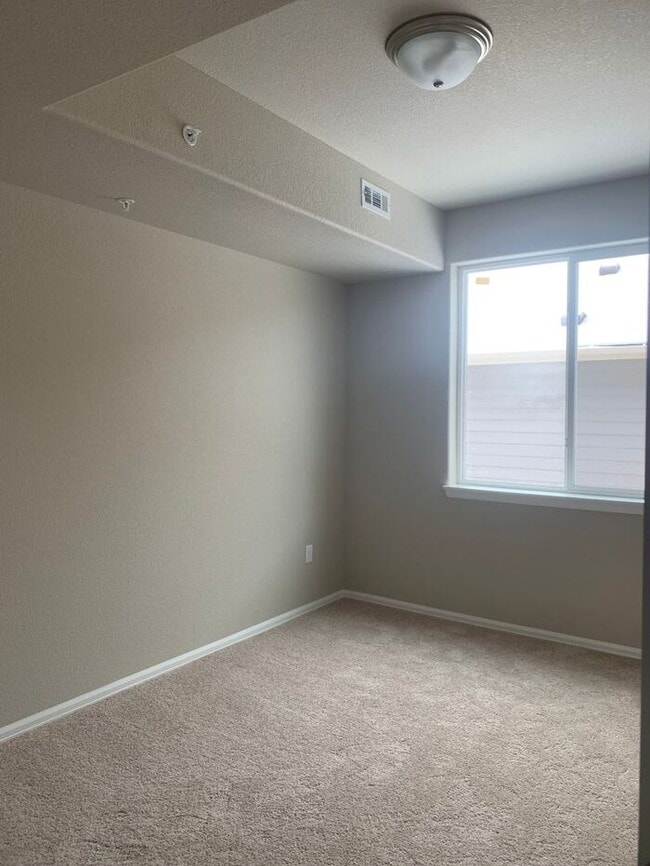 Building Photo - 2 WEEKS FREE! Townhome with Garage!