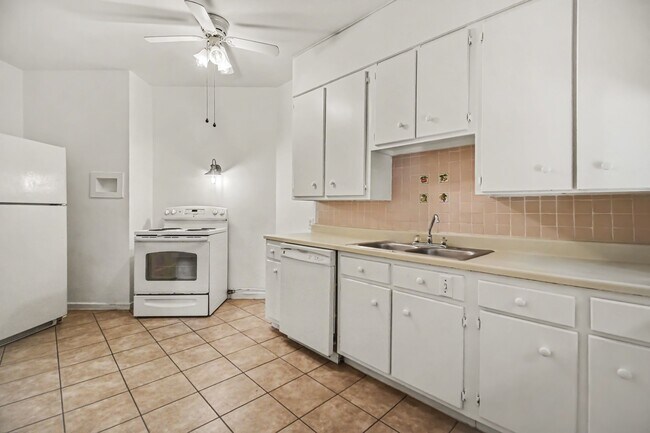 Building Photo - 4408 Yoakum Blvd