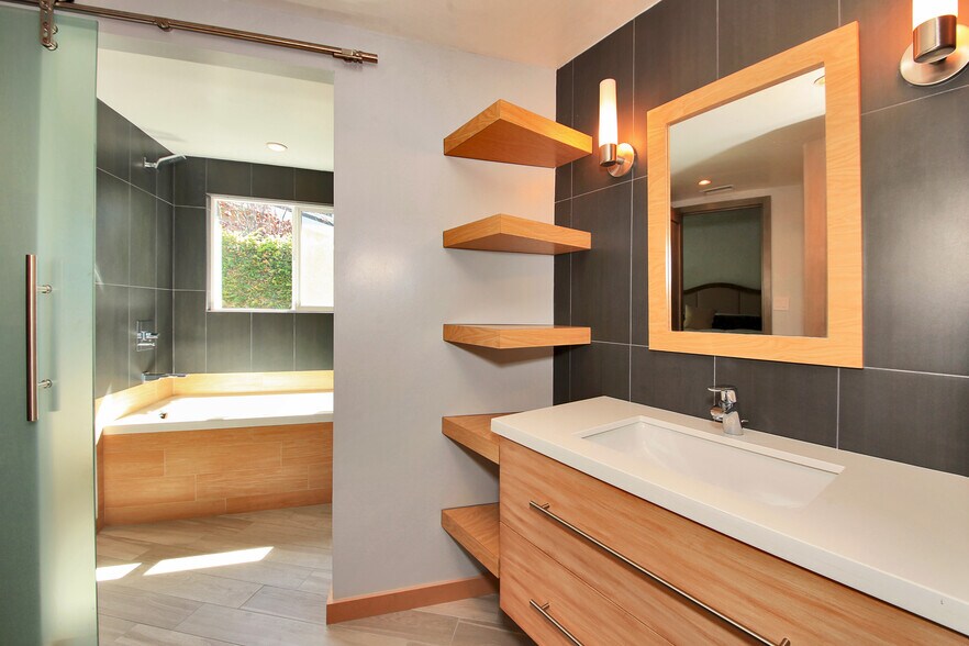 Building Photo - 3054 Elvido Dr