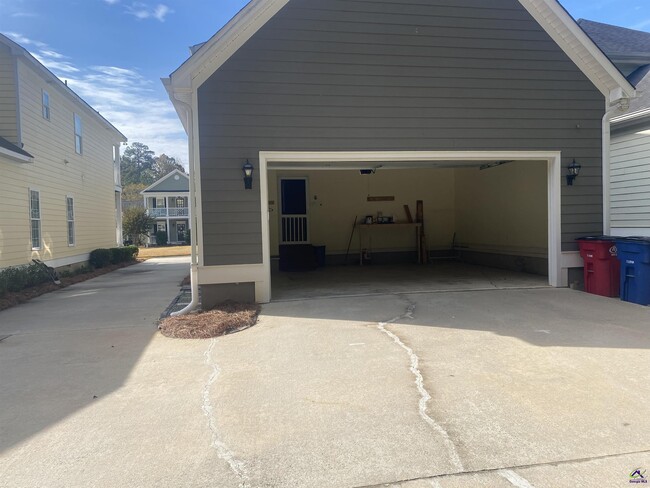 Building Photo - 338 Ivystone Dr