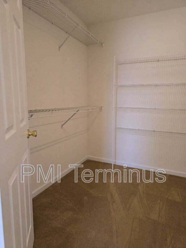 Building Photo - 6122 Farmwood Way SE