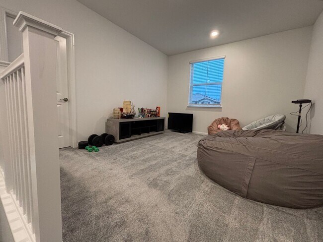 Building Photo - Gorgeous New home with 4 bed/2.5 bath in Brentwood