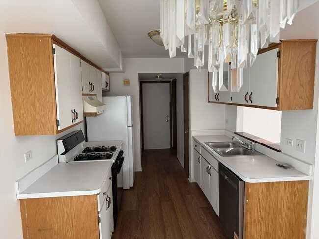 Building Photo - 18083 Vista Dr