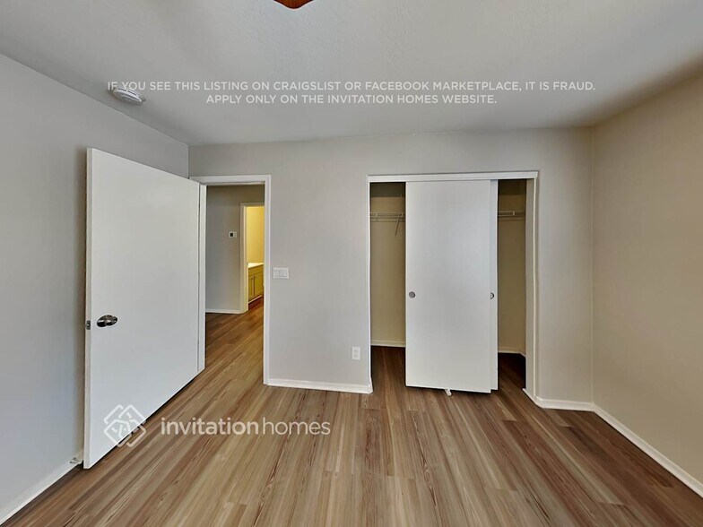 Building Photo - 12813 W Mauna Loa Ln