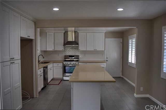 Building Photo - 5812 Richmond Ave