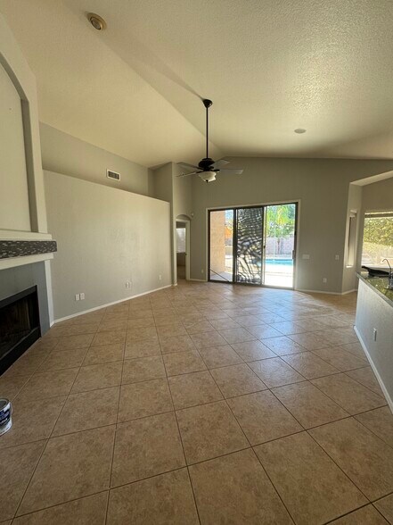 Building Photo - 2523 E Parkside LN