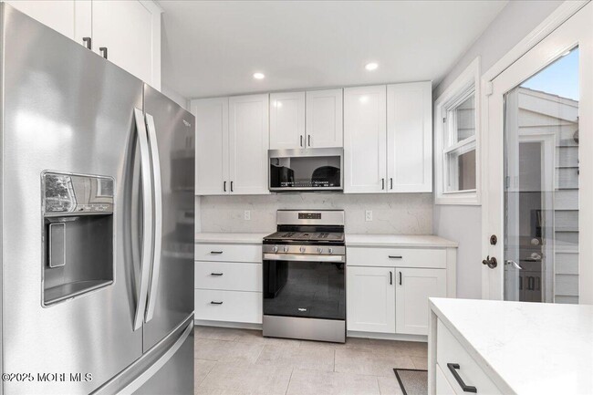 Building Photo - 14 Prospect Ave N