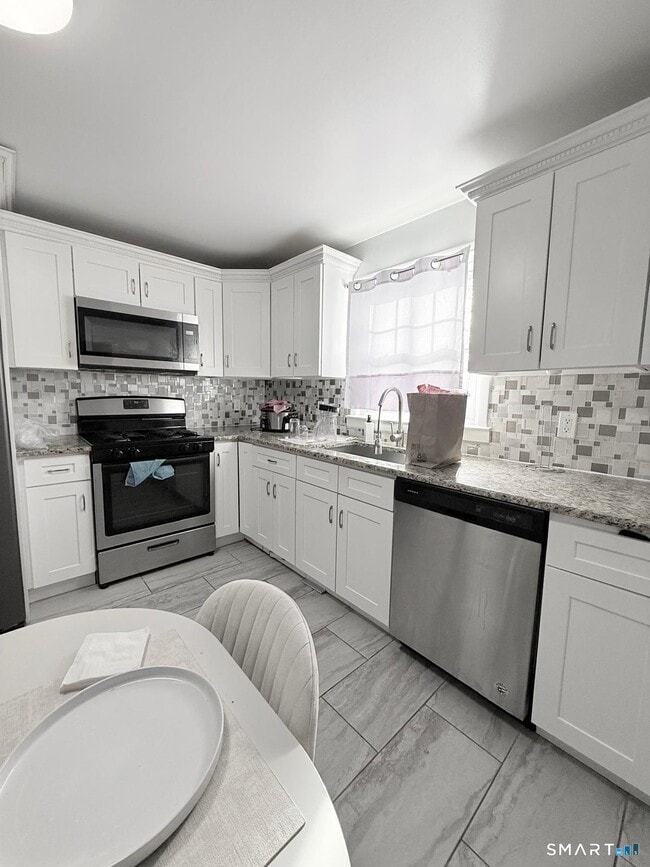 Building Photo - 243 Sunshine Cir