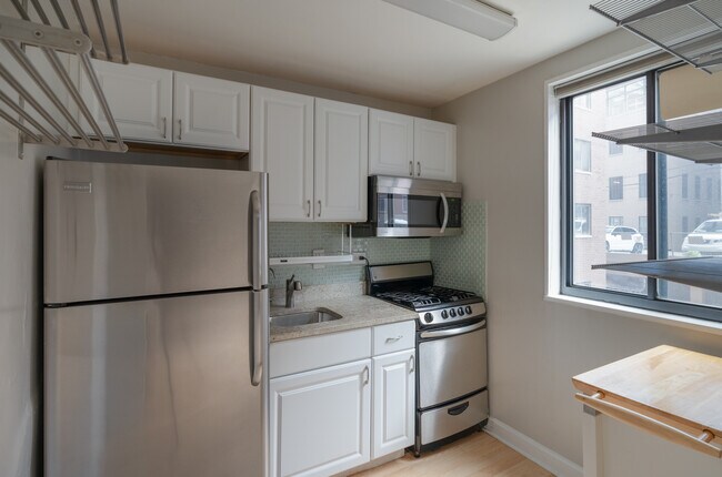 Building Photo - 1420 N St NW